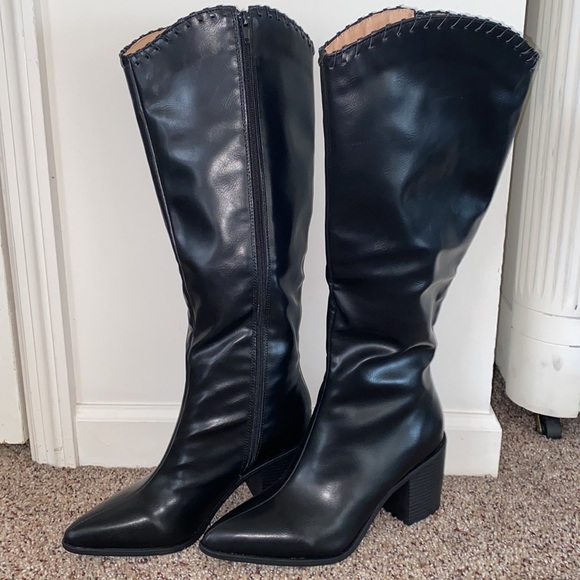 Journee Daria Boot 9 - worn once - Picture 3 of 10